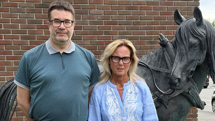 utøvere og verdensmestere i Innlandet sier Trond Eichler og Mona Ripsrud hhv avtroppende ledere for Oppland og Hedmark skøytekrets.