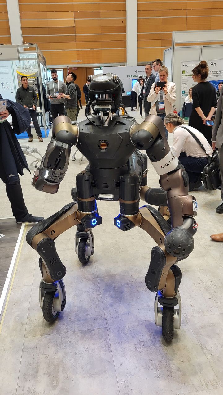 Mange ulike typer roboter vises frem under European Robotics Forum. Her fra årets robotforum i Rimini.