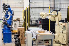 NORCE er medeier i Mechatronics Innovation Lab i Grimstad, der bedrifter kan komme og teste ut ny robotteknologi.