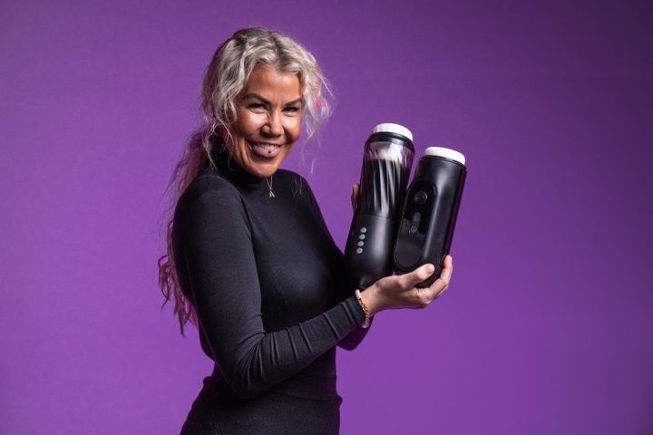 Sexolog Maria K. Ebbestad med sugefavorittene The Tornado og Oris Pro.
