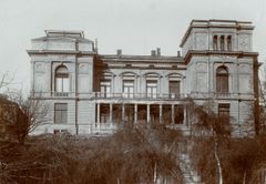 Det Norske Videnskaps-Akademi rundt 1890-1900. Bygningen har ikke endret seg mye siden den gang.