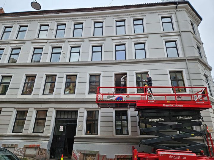 Nye vindauge i fasade på Grünerløkka