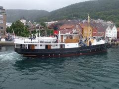 Vennelaget bak MS Atløy fra Florø får ros fra Vestland fylkeskommune for å engasjere mange med i istandsettingen av båten. Den var opprinnelig i tjeneste som fylkesbåt i Sogn og Fjordane.