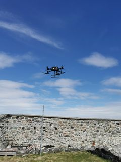 En drone over muranlegget på Steinviksholmen.