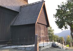 Rampe inn til Ringebu stavkirke.