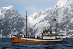 Fiskebåten Faxsen i Lofoten.
