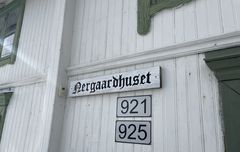 Nærbilde av bolighuset som inneholder bygningsdeler fra 1650-tallet.