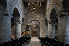 En middelalderkirke i stein.