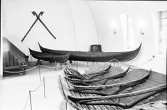 Småbåtene fra Gokstadskipet da de var utstilt på Vikingskiphuset på Bygdøy.