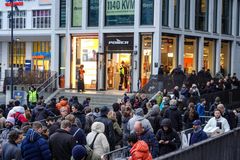 Gigantisk åpning: 5000 kunder sto i kø da POWER åpnet dørene på Grünerløkka.