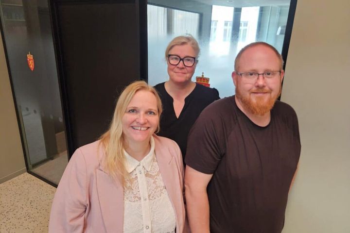 Negotias delegasjon i meklingen om Handelsoverenskomsten. Fra venstre Ann Kristin Sønmør Nygaard, hovedtillitsvalgt i Felleskjøpet Agri, rådgiver Anne-Lene Gabrielsen (forhandlingsleder) og Stian Heier Evensen, tillitsvalgt for butikkansatte i Felleskjøpet Agri.