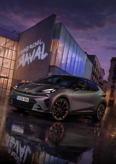 CUPRA Raval i lakkfargen Plasma. CUPRA Raval er utviklet for å levere ekte kjøreglede i et kompakt format