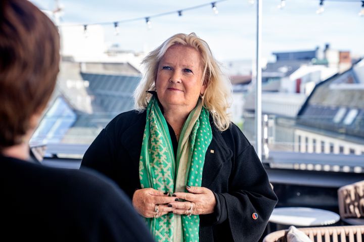 Befolkningen er mye mer fornøyd med noen kommunale tjenester enn andre. Brannvesen og bibliotek skårer høyt, med hele 90 og 88 prosent. Når det gjelder sykehjemmene har bare 54 prosent tillit til tjenestene, viser Innbyggerundersøkelsen. – Undersøkelsen bekrefter at kommunene leverer godt der de har ressurser, men svikter der økonomien er trang, sier YS’ nestleder, Lizzie Ruud Thorkildsen. Foto: Thomas Brun/NTB Kommunikasjon