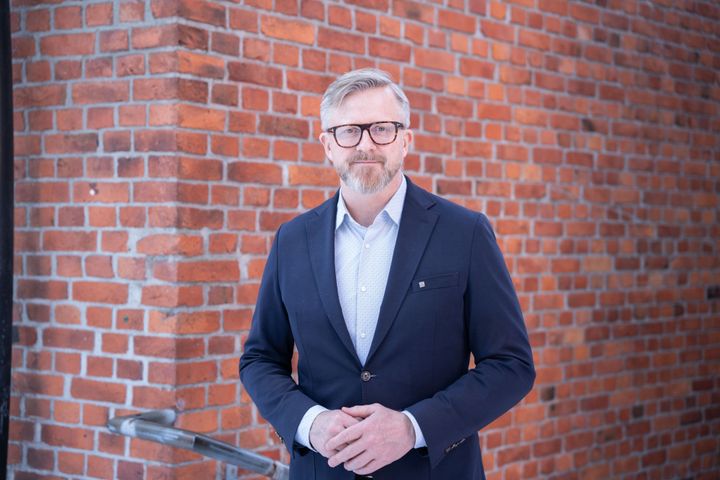 YS støtter forslag som innebærer å bruke økte skatteinntekter på forbruk til brede lettelser i skatt på arbeid og trygd. Vi er kritiske til skatteendringer som reduserer de rikestes bidrag til fellesskapet, sier YS-leder Hans-Erik Skjæggerud. Foto: Thomas Brun/NTB Kommunikasjon