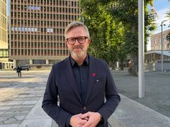 YS-leder Hans-Erik Skjæggerud foran regjeringskvartalet