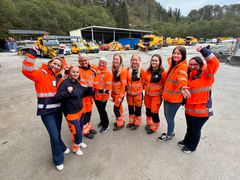 Mange kvinner på riggen i Førde. - Vi har lykkes med rekrutteringen, sier prosjektleder Bodil Farsund i Mesta.