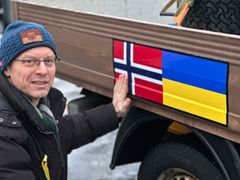 Leder i SLAVA UKRAINI, Tore Wilken Nitter Walaker, er primus motor i foreningen som bidrar med biler, båter, droner og annet utstyr til fronten.