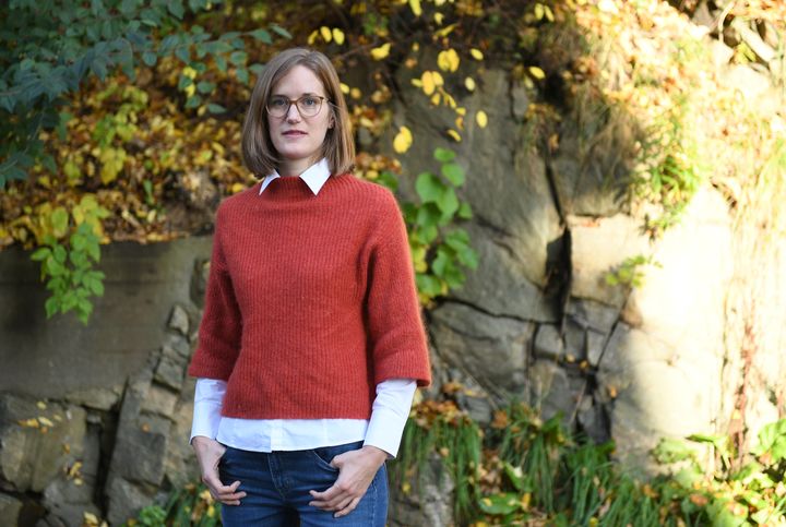 Portrettbilde utendørs av Malin Arve, leder for programkomiteen og professor ved Norges Handelshøyskole