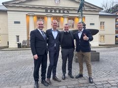 Fra venstre til høyre: Group CFO Trond Rosnes, Group CEO Geir Austigard, styremedlem Mark Dickinson (Velocity Partners), styreleder Julian McIntyre (Mcintyre Partners).