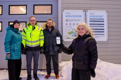 (f.v.) Trude Indrebø fra styret i Avfallsservice, Sigleif Pedersen, daglig leder i Avfallsservice, Vegard Tvedt Pedersen, kommunikasjonsmedarbeider i Avfallsservice, Mariann Vangen, kundekonsulent i Avfallsservice. Foto: Liberty Now