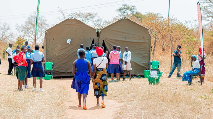 Sex og Politikk har et utstakt samarbeid med søsken-organisasjonen i Malawi. Bildet er fra et besøk på en av outreach-klinikkene, denne er i Elangeni, Mzimba North regionen.