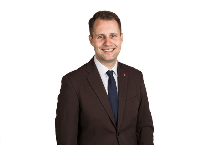 Leder i SRHR-nettverket på Stortinget, Kai Steffen Østensen (Ap), ønsker skoleelever velkommen på Stortinget for seksualitetsundervisning og for å snakke om respekt.