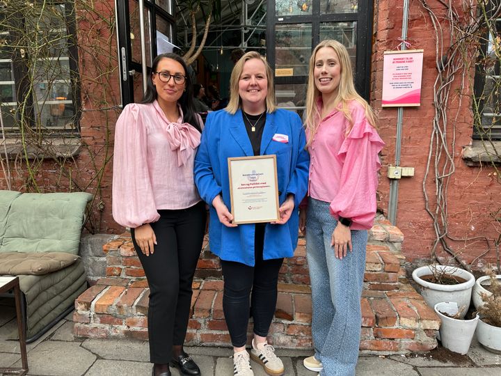 Leder i Endometrioseforeningen Marte Rendalsvik Øien (t.v.), Betina Langen fra Sex og Politikk og daglig leder i Endometrioseforeningen Elisabeth Raasholm Larby.