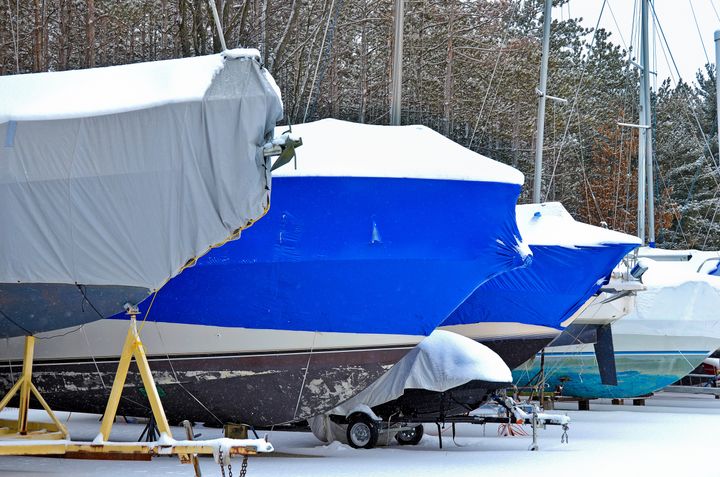 - Sett deg nøye inn i konsekvensene før du sier opp båtforsikringen din om vinteren, og husk at selv om det ikke er din skyld, er det din forsikring som dekker skader på din båt, sier Sindre Ek i Söderberg & Partners.