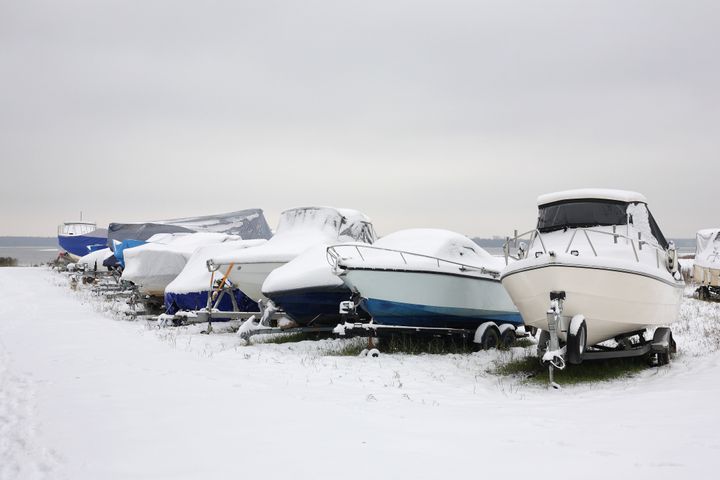 Sesongvariabel forsikringskostnad gjør at det ikke er så mye å spare på å si opp båtforsikirngen i vintermånedene, sier Sindre Ek i Söderberg & Partners.