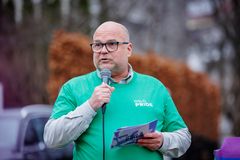 Stein Runar Østigaard under demonstrasjonen utenfor Ungarns ambassade 28.03.2025