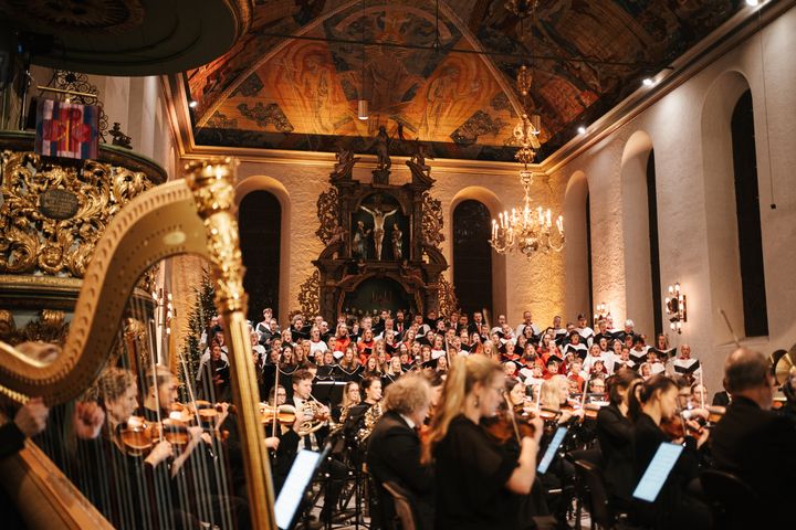 Oslo Domkor, Kringkastingsorkestret, Kim Wigaard og Oslo Pride inviterer til allsang i Oslo domkirke