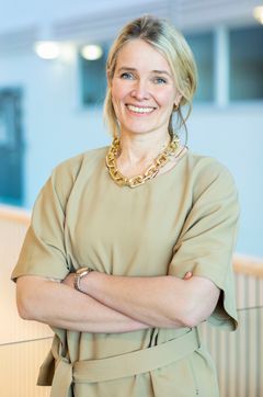 Stine Grønvold får fra jobb som prorektor utdanning til en nyopprettet stilling som organisasjonsdirektør ved Universitetet i Innlandet.