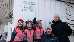 Barnehagebarn og styrer i barnehage.