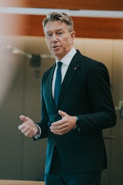 HOLDT APPELL: – Suldal er et sted som kjenner kraftsystemet fra innsida. Nettopp derfor er dette møtet viktig, sier energiminister Terje Aasland, som deltok begge dager på den nye konferansen «På innsida av krafta».