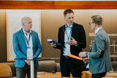 Ordfører i Suldal, Mads Drange, i samtale med konferansier Svein Tore Bergestuen på dag 2 av «På innsida av krafta»-konferansen.