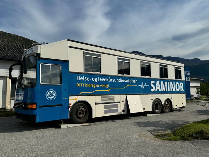 Buss som også er en feltsatasjon