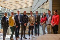 På bildet fra Aker BP og Bouvet: Ingrid Elisabeth Irgens Oxnevad, Nina Simone Gunneng, Bjarte Gudmundsen, Per Gunnar Tronsli, Thomas Hoff-Hansen, Frode Barstad, Stine Vika Karlsen, Per Ivar Nerseth og Ellen Ombler