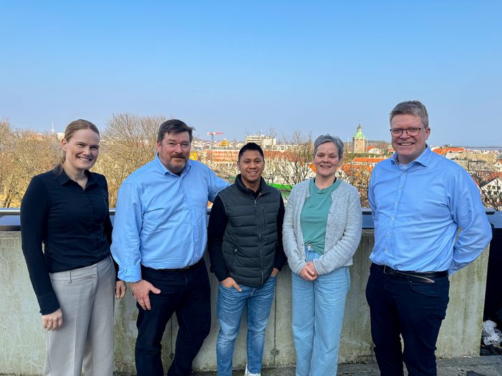 Fra venstre: Ingrid Frøyland fra Bouvet, Jens Otto Skåra Hansen, Jan Angelo Dalåsen Klepsland, Eva Jenseg fra Stavanger kommune og Kjetil Molaug fra Bouvet