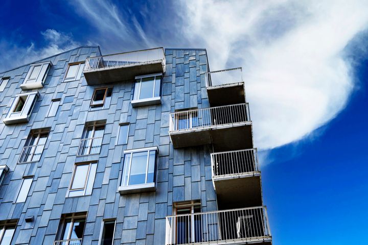 Nyere bygård i Bjørvika i Oslo, der leiligheter står i fare for å bli brukt til korttidsutleie til turister.