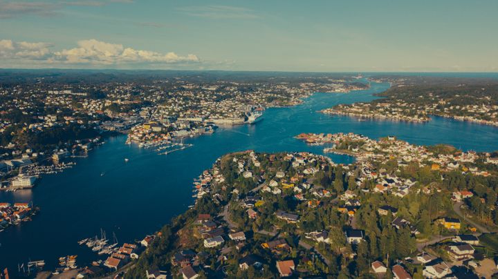 I 2020 ble Arendal valgt som lokasjon for en planlagt gigafabrikk som skal produsere litium-ion-batterier.