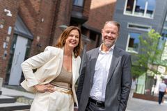 – Dette er et strategisk og verdibasert løft for oss. Vi har som mål å bli det største eiendomsselskapet i Norge, og derfor passer dette prosjektet veldig godt, sier Trond Mellingsæter, administrerende direktør i Reitan Eiendom, sammen med Stine Hostad, direktør for marked og forretningsutvikling.