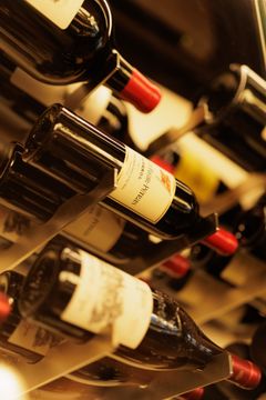 Enoteca Bacco vil være åpen ettermiddag til kveld med et stort utvalg viner og musserende på glass, drinker, enkle deleretter – og en romslig uteservering med utsikt til Sogn Hagekoloni.