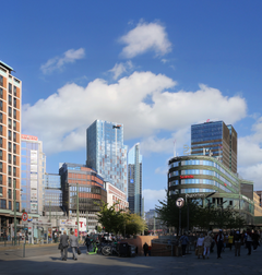 Slik vil Over Spektrum se ut fra Jernbanetorget når prosjektet står ferdig. Høyhuset blir over 108 meter høyt og et nytt landemerke i Oslo sentrum.