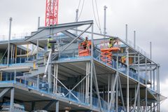 Stålkonstruksjonen til den nye kongressdelen ved Oslo Spektrum tar form.