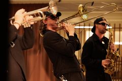 Blåsemafian sto for de musikalske innslagene under åpningen av Campus Ullevål.
