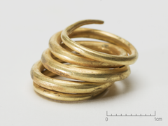 En av de tre ringene som ble funnet på Rennesøy.