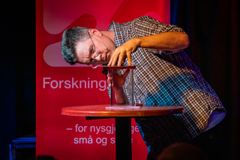 Professor i astrofysikk Alex Nielsen forklarte energien av ingenting under fjorårets stand up-show. (Foto: UiS/Brian Tallman)