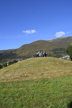 7. Våre arkeologer undersøkte en skipsgrav på Myklebust i Nordfjordeid med georadar før en større utgraving ble foretatt av arkeologer i Bergen. I dataene fra georadaren oppdaget de at det lå noe spesielt i en av sjaktene som tidligere har blitt gravd ut av arkeologer på 1870-tallet.