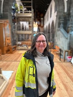 2 b. Kulturminneforsker Bettina Ebert sendte inn prøver av et stillas fra middelalderen til radiokarbondatering. Svarene var overraskende, og endrer Stavanger domkirkes historie.