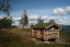 1 c. Rekonstruert vakthus og vete på Olbergveten i Valdres.
